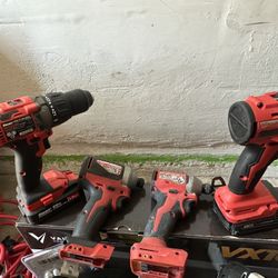 Milwaukee Combo Drilss 4 