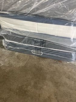MATTRESS WAREHOUSE CLOSING SALE !! EVERYTHING UP TO 80% OFF !!!