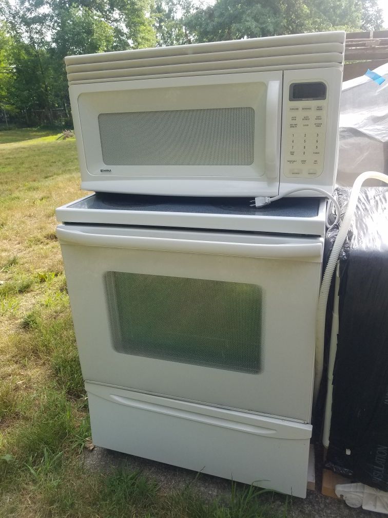 Kenmore Appliances (Range/Stove, Dishwasher, Microwave)