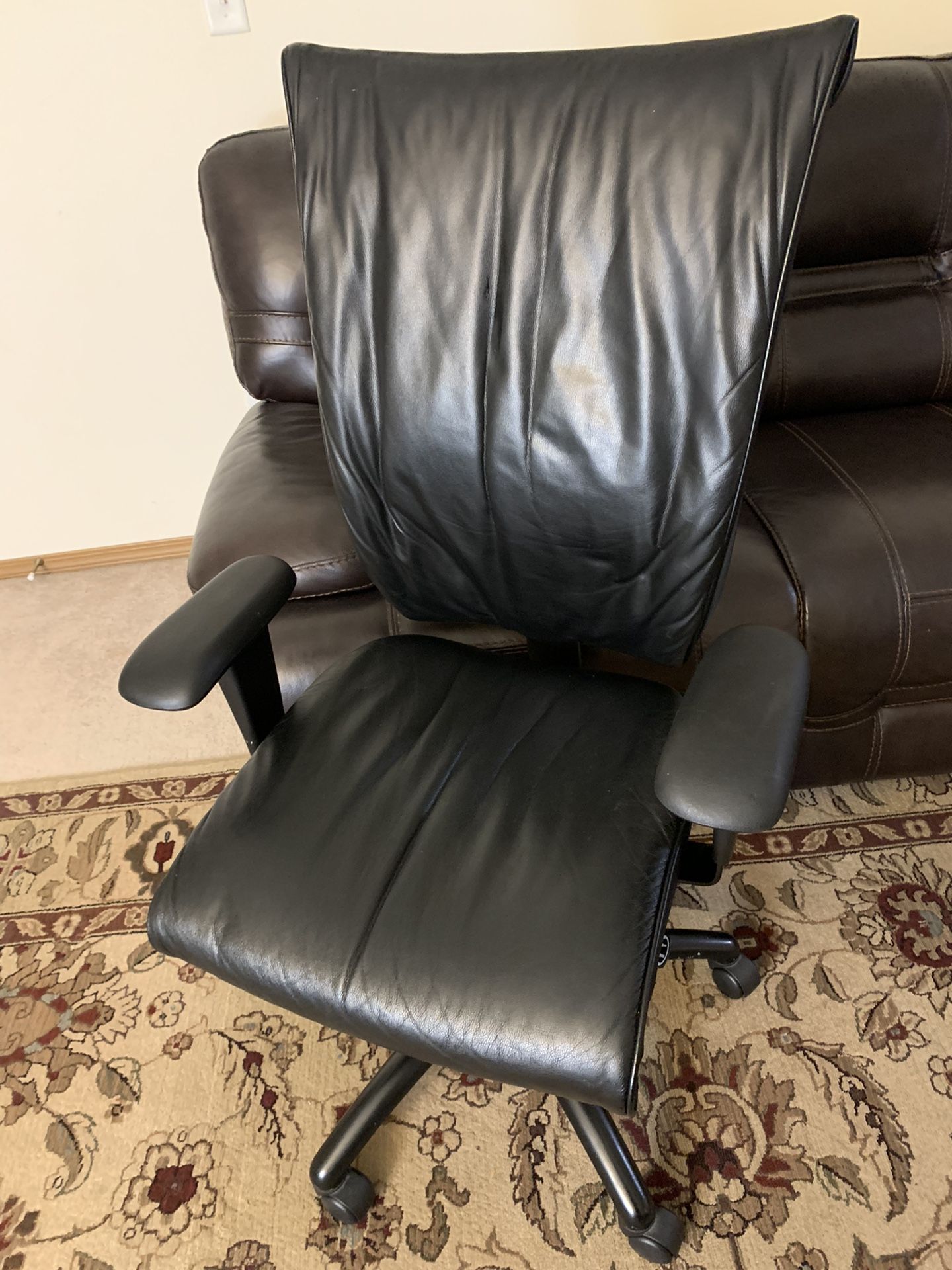 Leather office chair like New  very good condition!