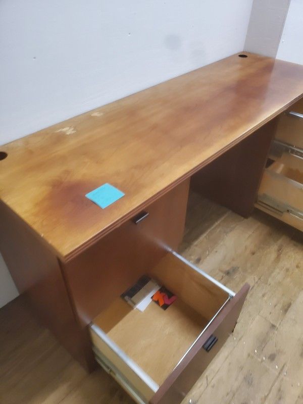 OFFICE TABLE, EXECUTIVE DESK (HOME98)