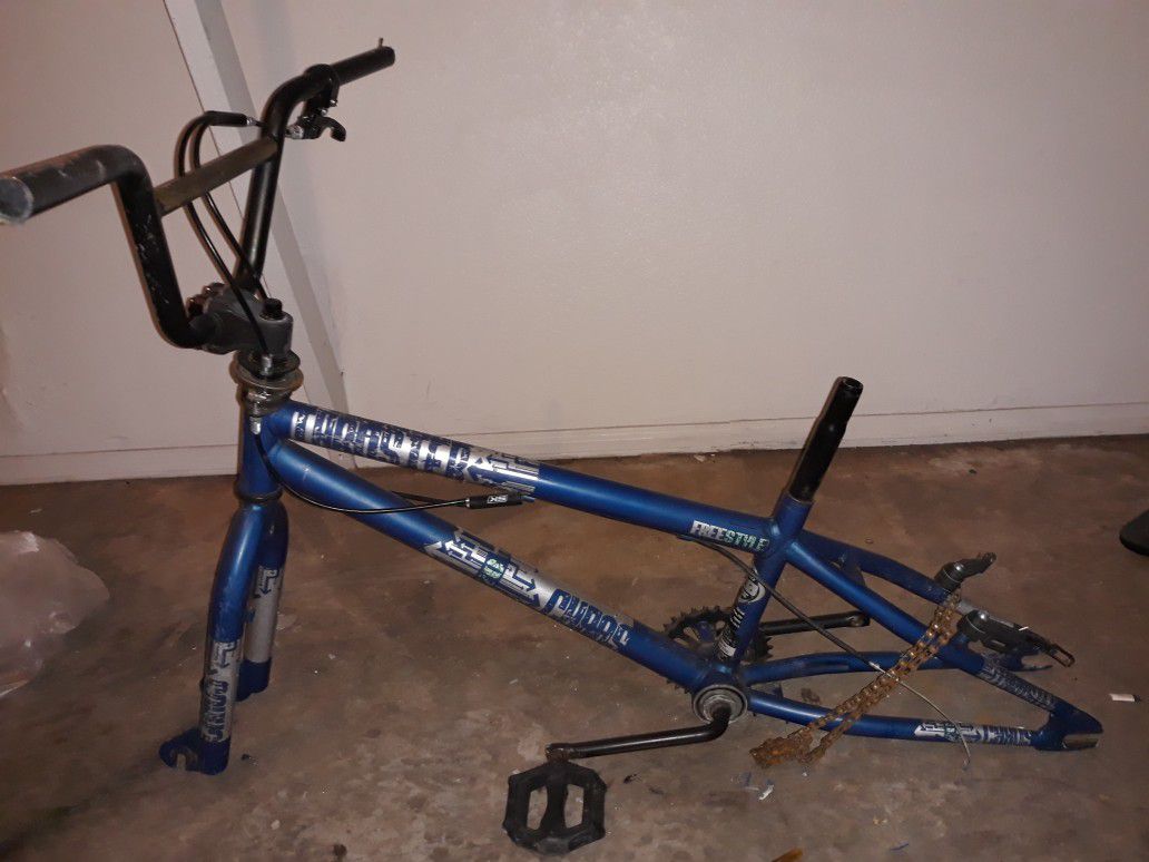 Bmx freestyle bike frame. 20inch. Good condition. Missing 1 pedal and both wheels.