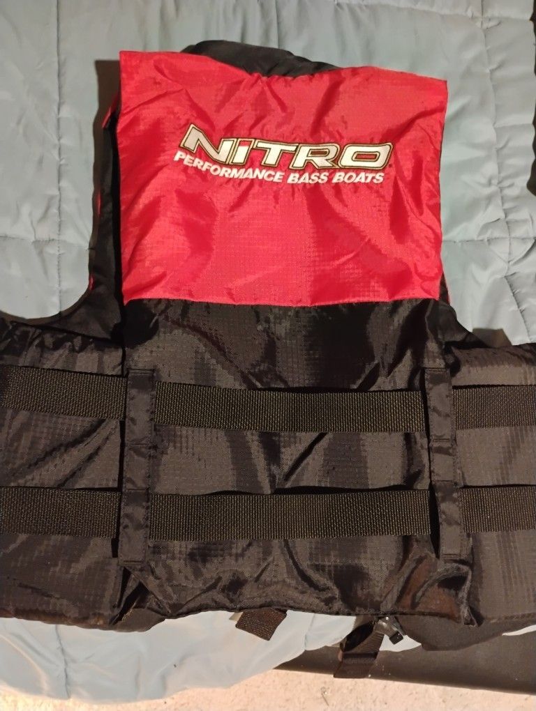 Bass Pro Shops Life Vest