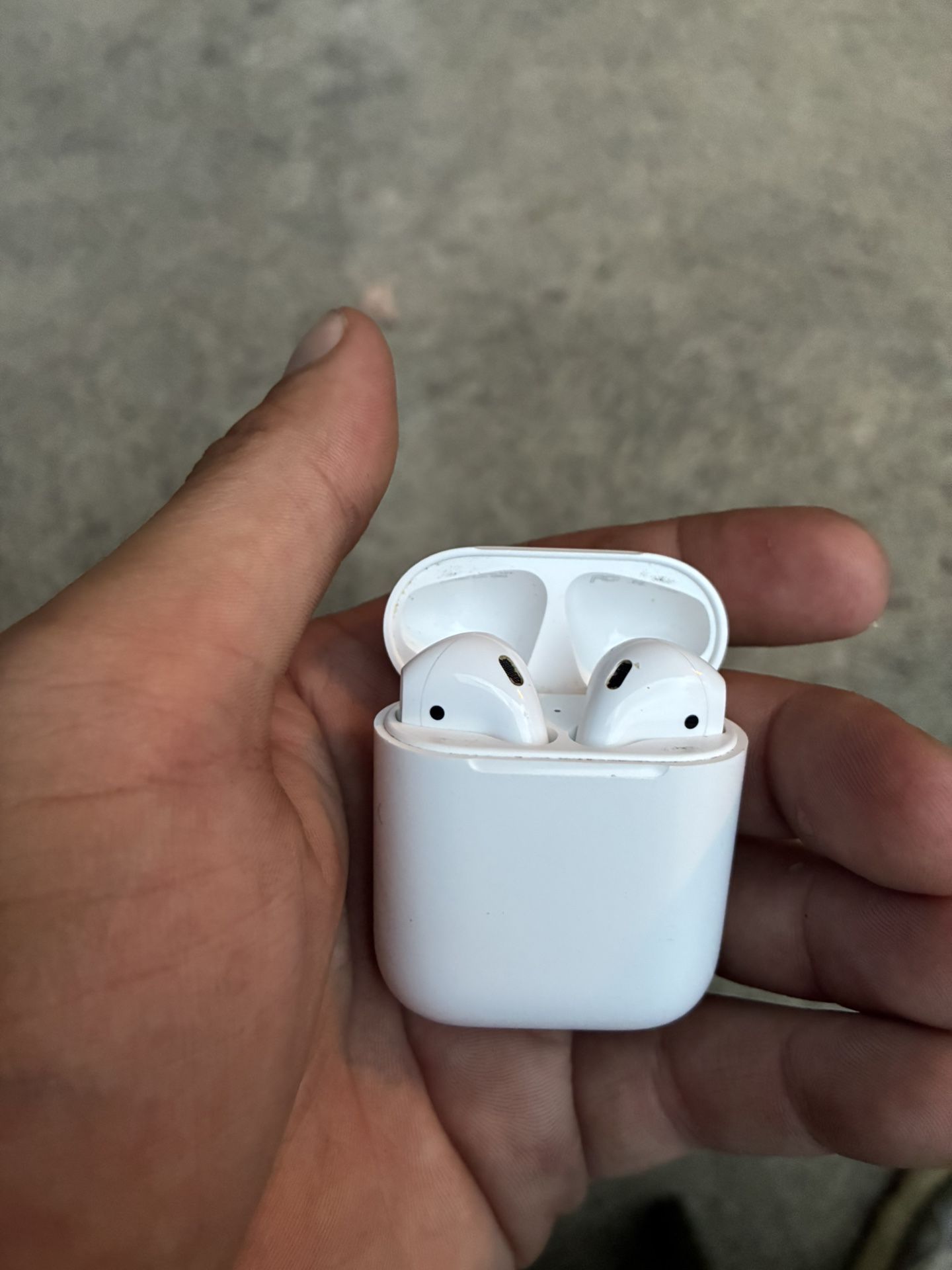 Apple AirPods (2nd Generation)
