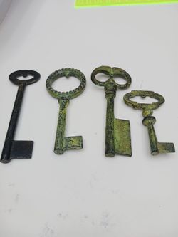 Vintage Skeleton Keys Set of 4 Antique Style Brass Green Patina Large Decorative Keys