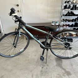 Trayl Swift 700c Hybrid Bike