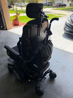 Electric wheel chair bran new