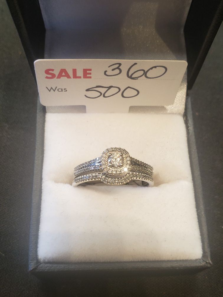 Size 9 10K white gold diamond ring
