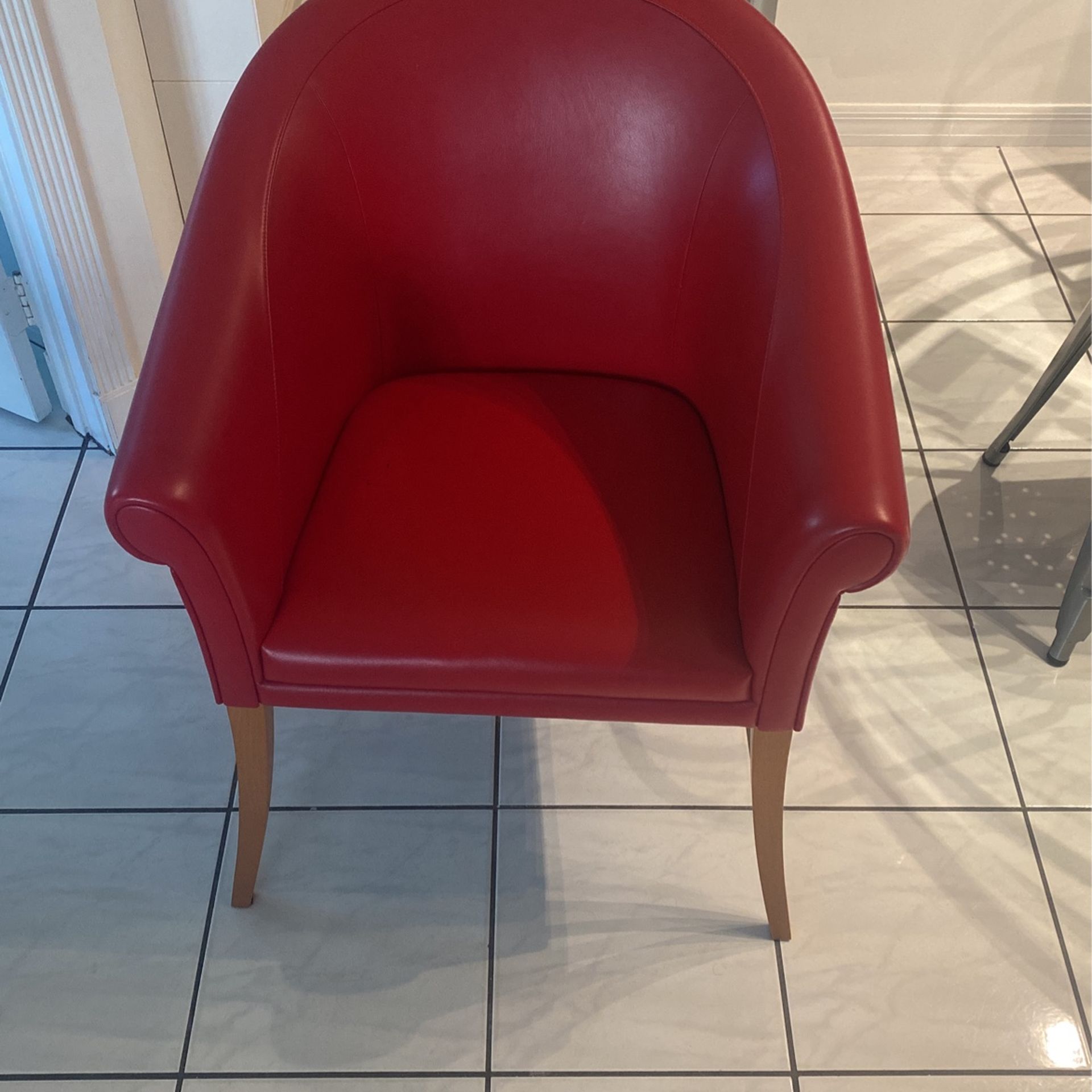 Selling Original Poltrona Frau – Italian Elegance, Comfort, and Timeless Style