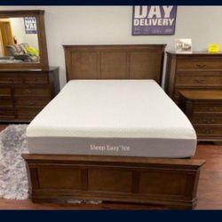 *Holiday Sale Event*---Sherry Vintage Wood King Bedroom Sets---Delivery And Easy Financing Available🤝