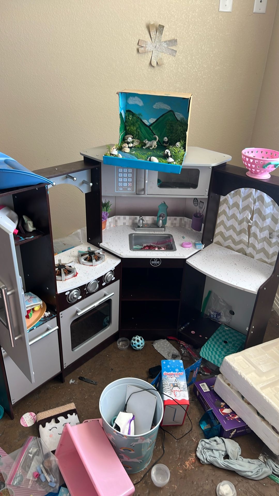 Free - Kids Play Kitchen