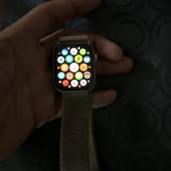 Apple Watch Series 4 With Wireless Charger