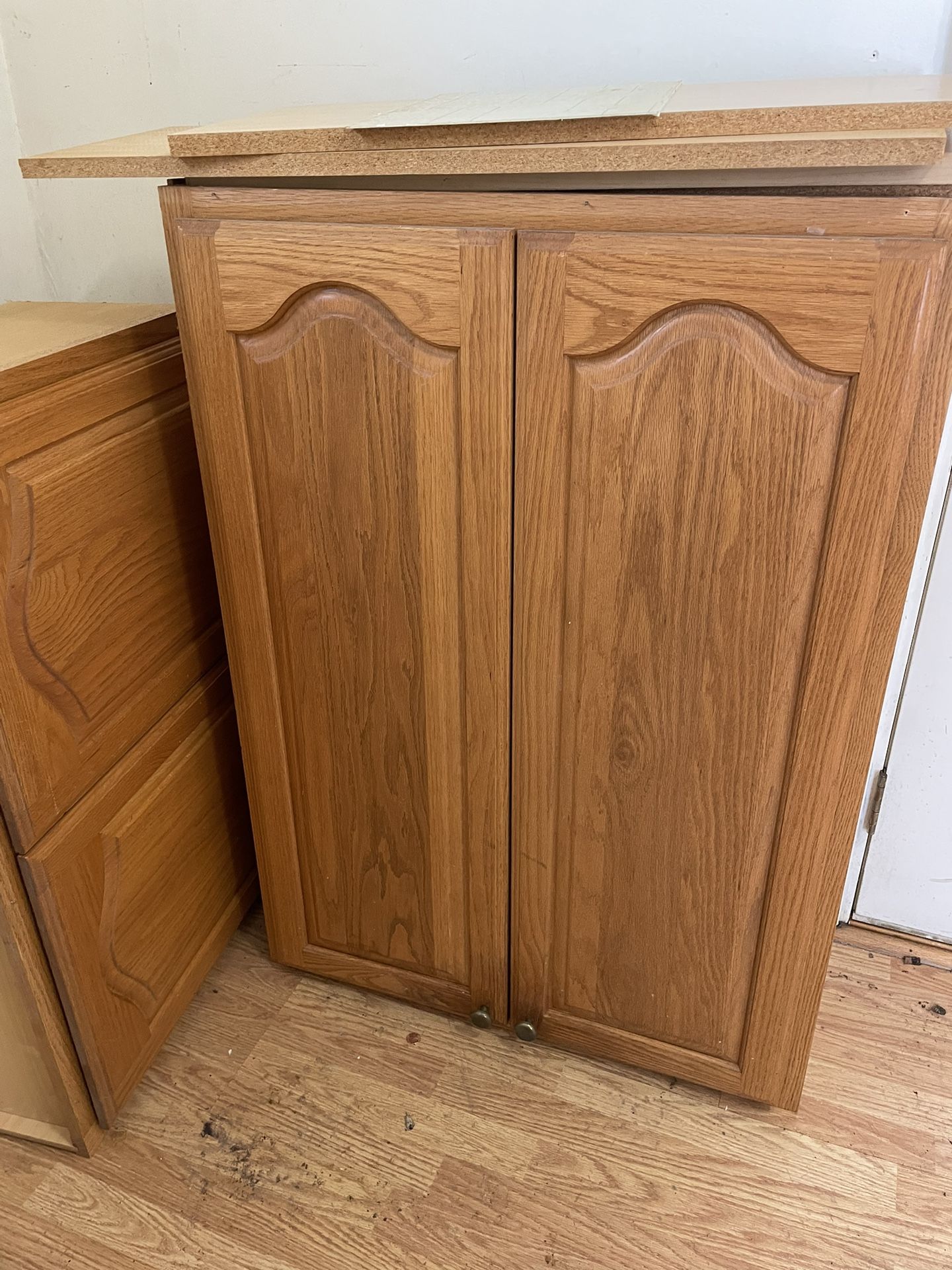 Kitchen cabinets, total of 10