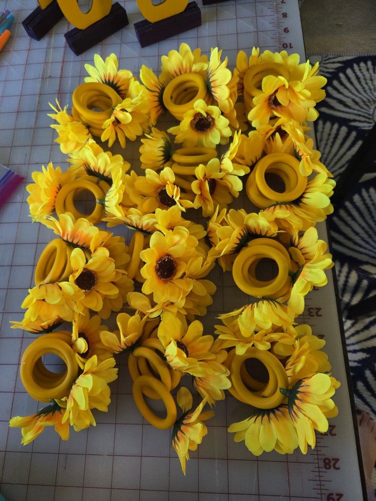60 Sunflower Napkin Rings