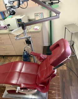 medical procedure/treatment chair with adjustable light DEXTA