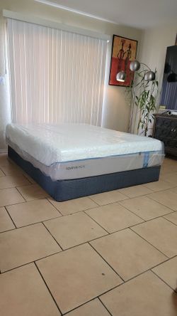 HIGH QUALITY QUEEN SIZE TEMPURPEDIC MATTRESS AND BOXSPRING FOR SALE! IN EXCELLENT CONDITION, FREE DELIVERY