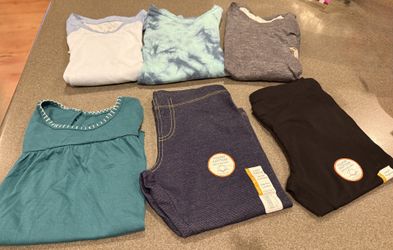 Lot Of 4 New Girls Shirts & 2 Capris Size 7/8 All For $15 ! Read Post Before Messaging