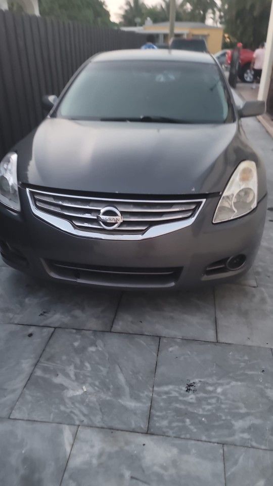 Nissan Aaltima 2012