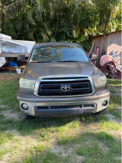 Toyota tundra 2010  5.6L