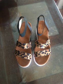 Pretty sandals Size 9