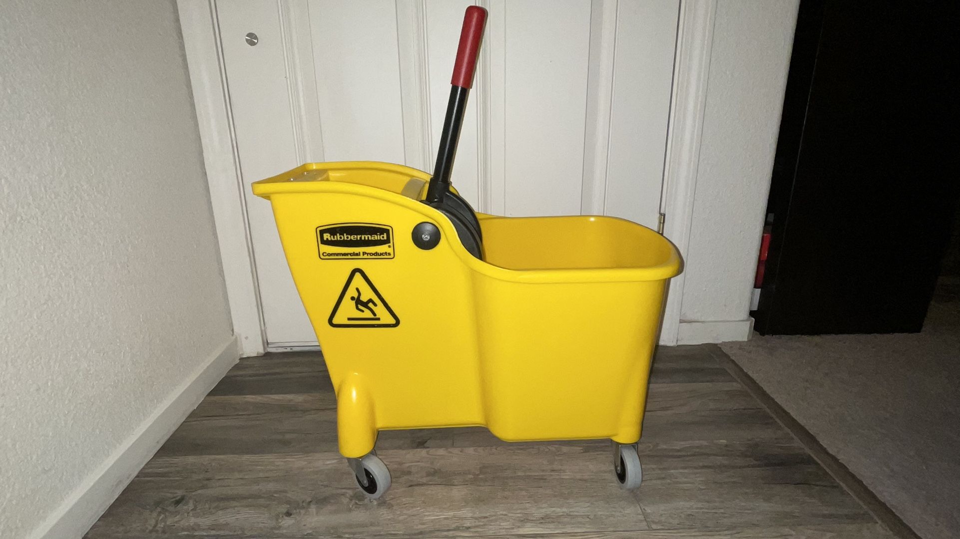 RUBBERMAID COMMERCIAL PRODUCTS TANDEM MOP BUCKET - NEW