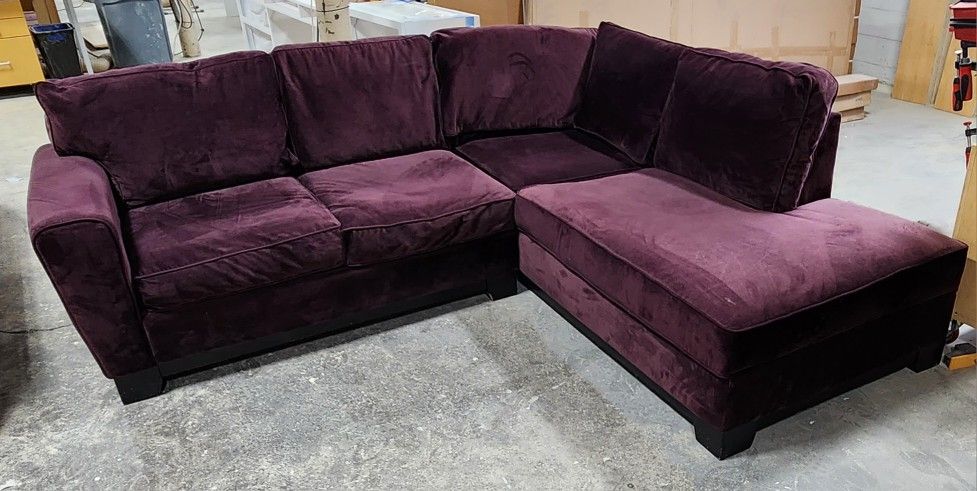 Macys Couch. Excellent Condition. Purple Velvet. Delivery Is Available!