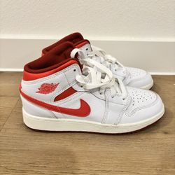 Air Jordan Retro 1 mid Red White Size 5Y