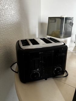 Black 4 slice toaster