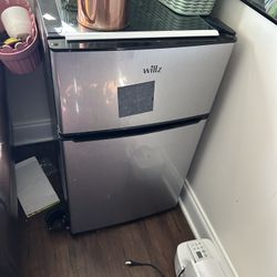 Mini Fridge 