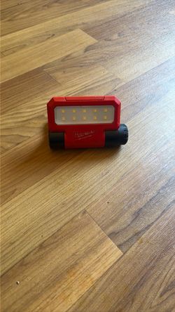 Milwaukee LED Folding Flood Light