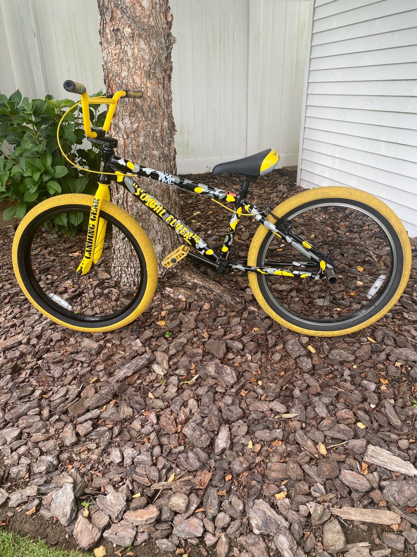 Yellow Camo So Cal Flyer 24” Se Bike