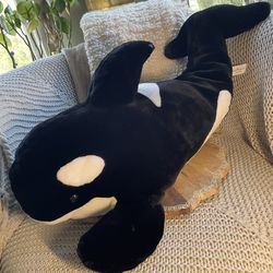 Large 32” SeaWorld branded Shamu orca whale plushy