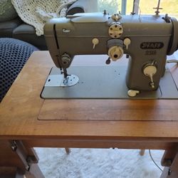 Pfaff 230 Sewing Machine 