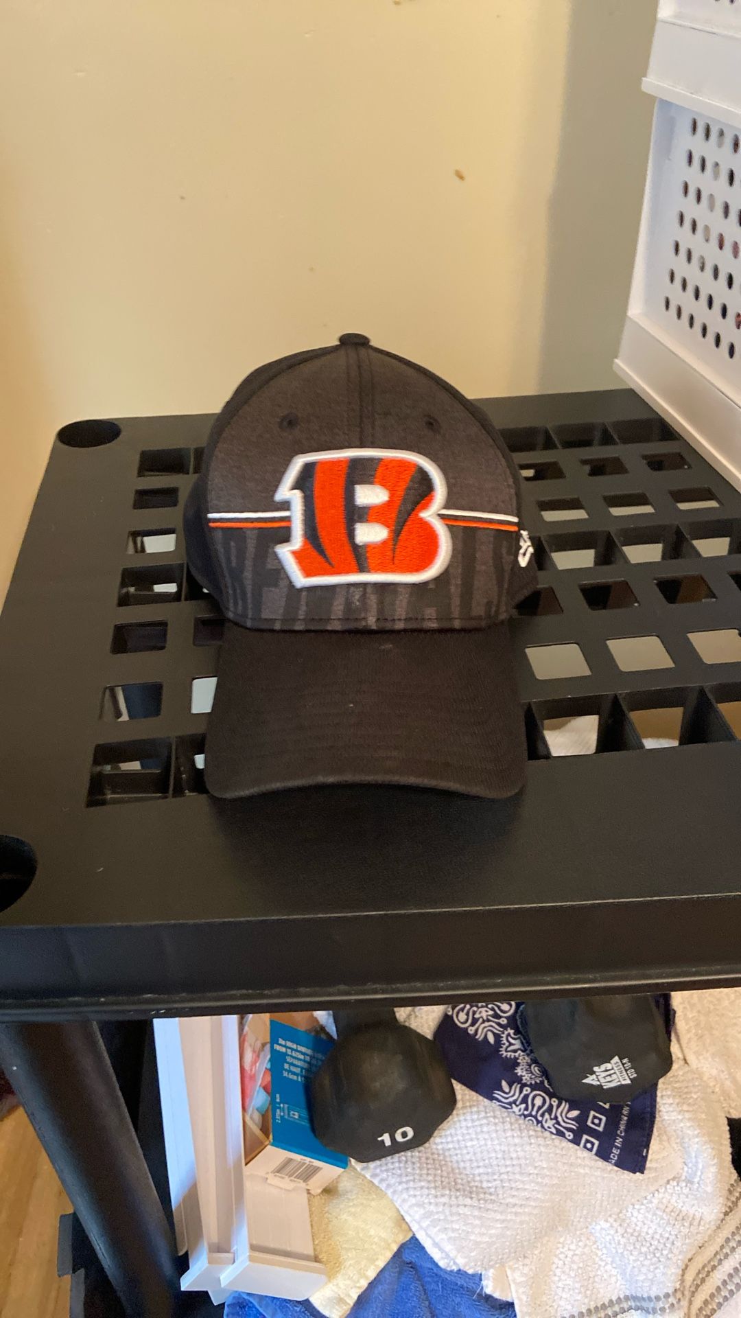 New Era Cincinnati Bengals Fitted Hat with elastic M/L
