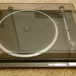 Technics Turntable SL-QD33 with Audio Technica 1001 cartridge. Works Great!