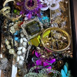 Collectors I Have Lots And Lots Of Vintage Costume Jewelry!!!