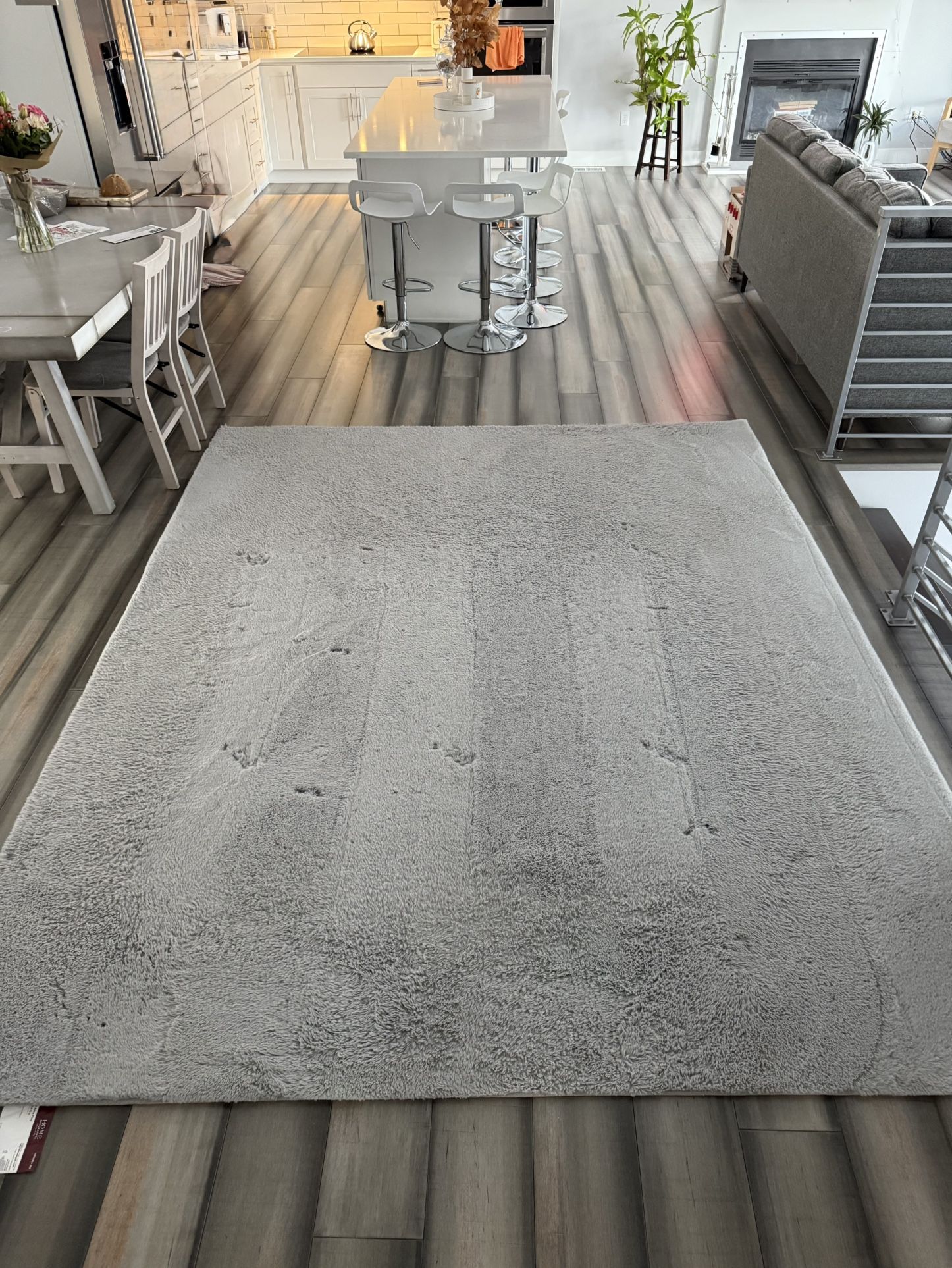 Grey Área Rug