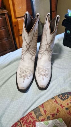 Women's White Ariat Cowboy Boots