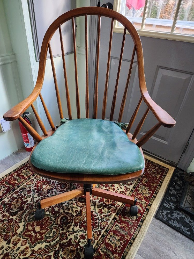 Early American Mission Maple Windsor Office Chair 