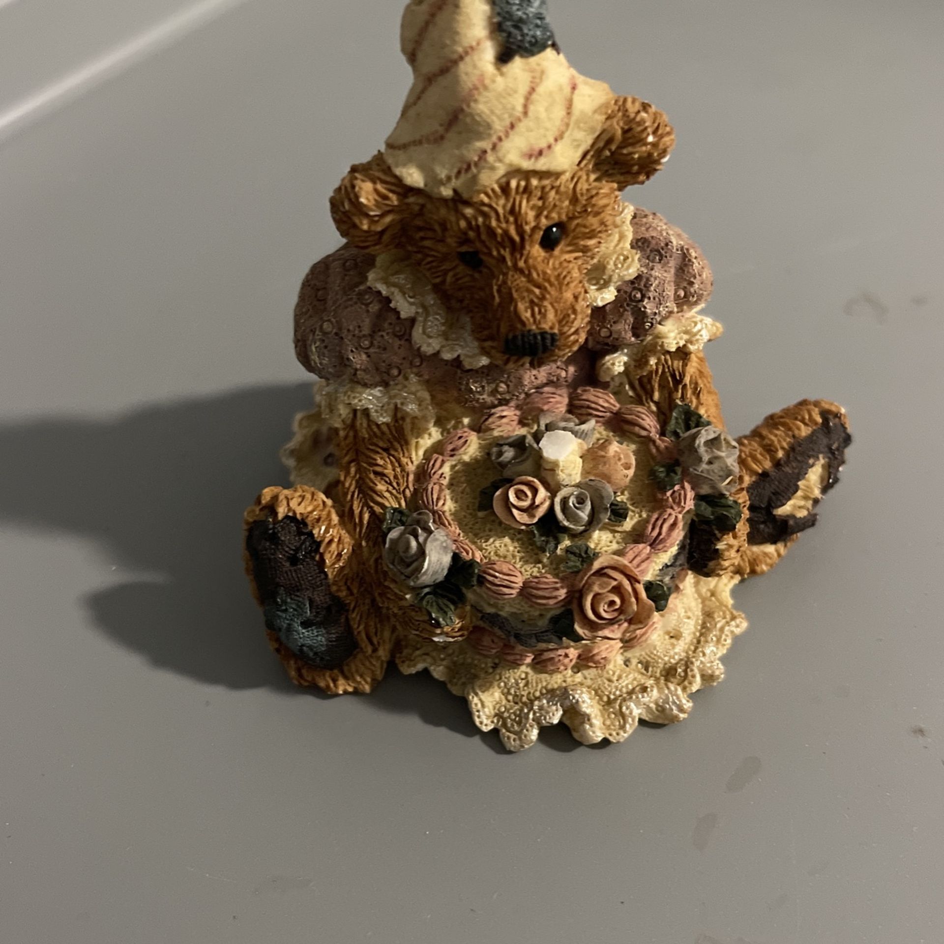 Boyd's Bears & Friends, 1993 Vtg "Bailey's Birthday" resin figurine, #1570