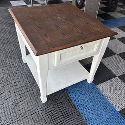 Corner table