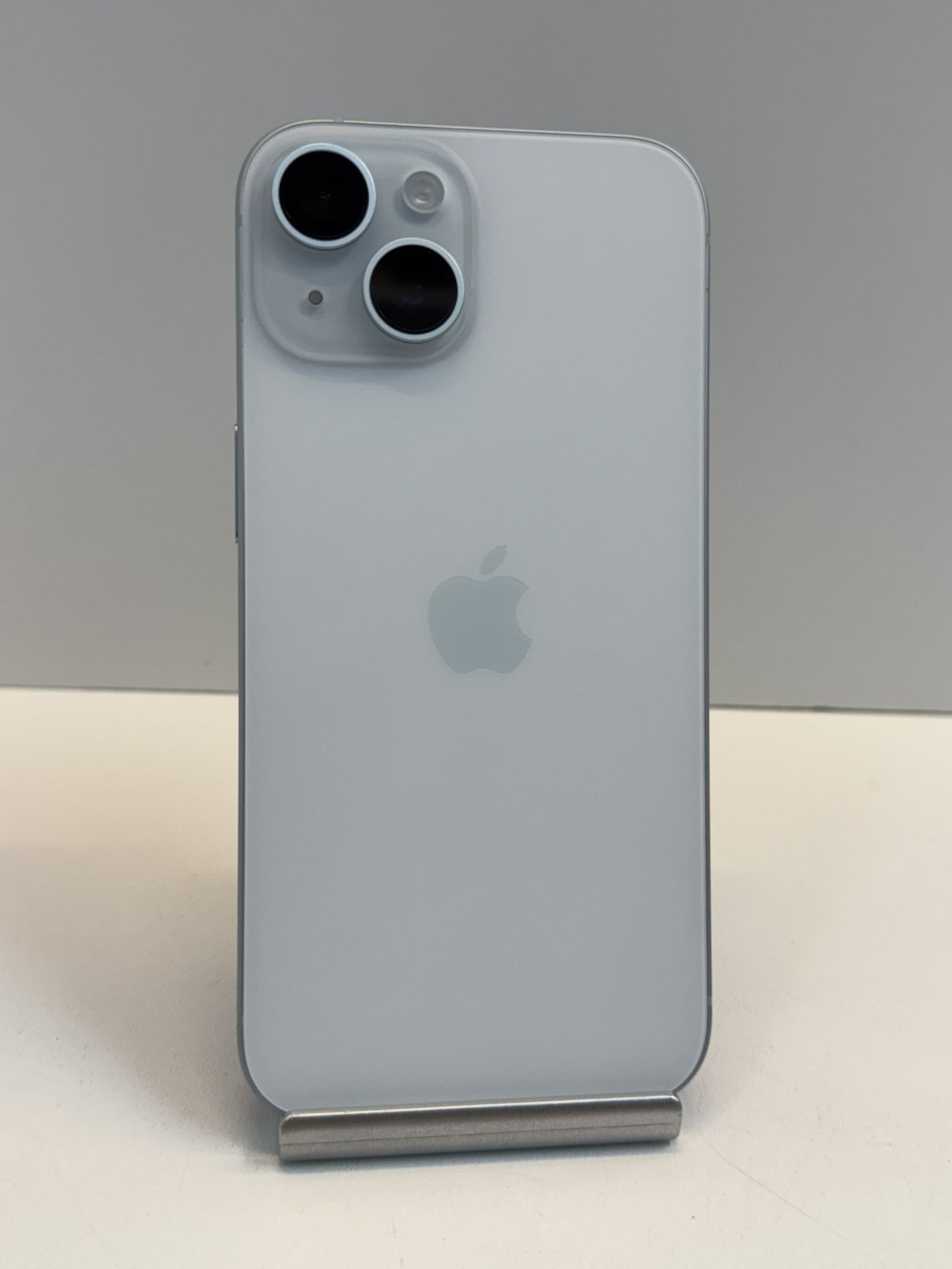 Apple iPhone 15 128gb. ( Cellphone Unlocked )