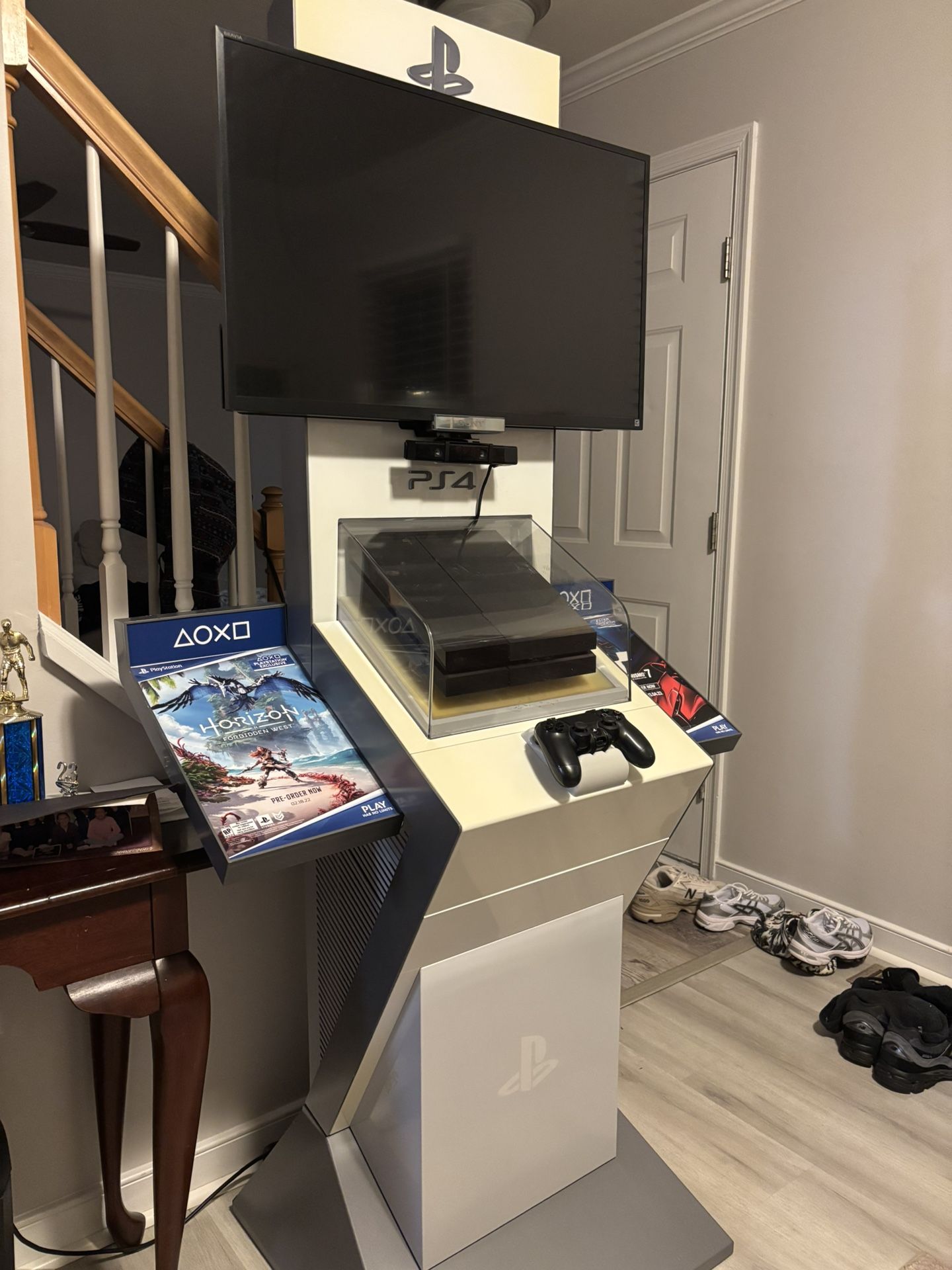 PlayStation 4 GameStop Kiosk (Great Condition)