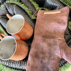 Williams Sonoma Set 2 Cooper Mugs And Bbq Oven Glove $15 For All 3