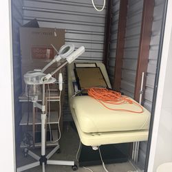 Esthetician skin act bed