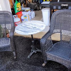 Wicker Rocking Chairs With Table