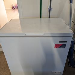 Chest freezer 7.1 cu working great