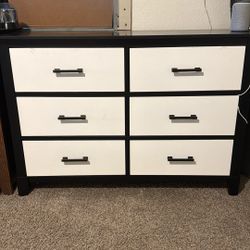 6 Drawer Dresser With Matching Crib And Mattress