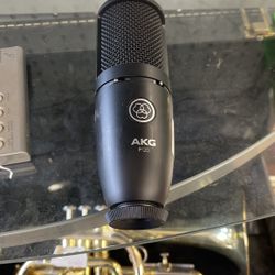 AKG Microphone P120