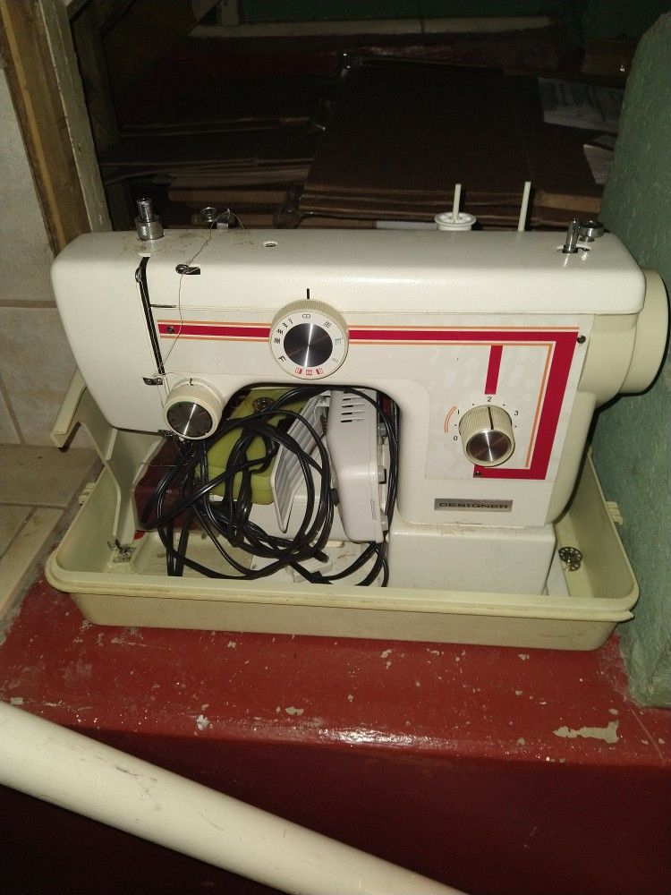 Sewing Machine And Case 